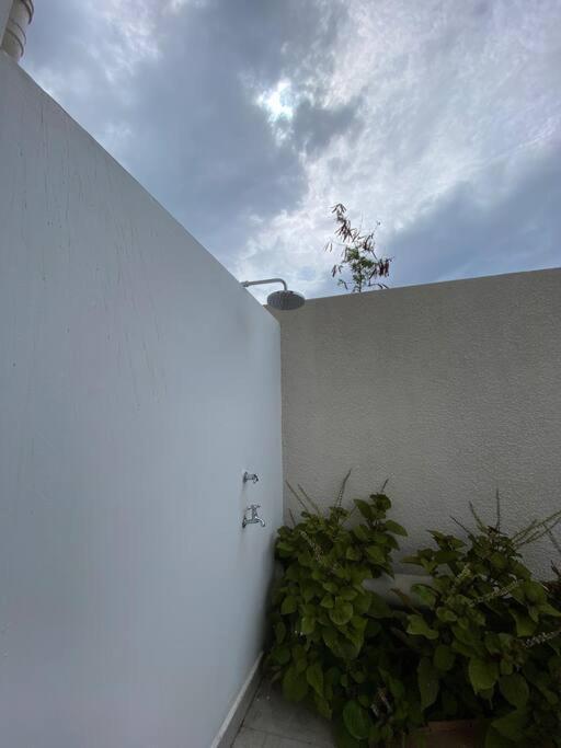 Sandstone Apartment A Walk To The Beach Flic-en-Flacq Buitenkant foto